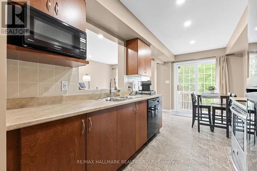 404 Wisteria Crescent, Ottawa, ON - Indoor Photo Showing Kitchen With Double Sink