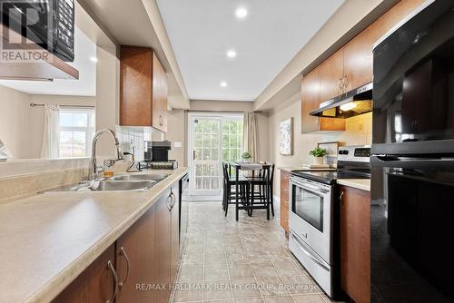 404 Wisteria Crescent, Ottawa, ON - Indoor Photo Showing Kitchen With Double Sink
