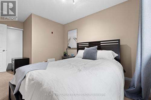 404 Wisteria Crescent, Ottawa, ON - Indoor Photo Showing Bedroom