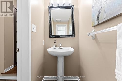 404 Wisteria Crescent, Ottawa, ON - Indoor Photo Showing Bathroom