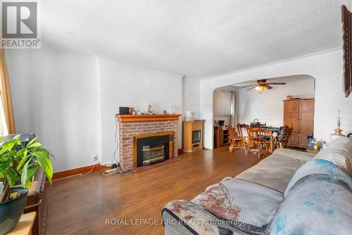 32 Ambrose Street, St. Catharines (Ridley), ON - Indoor Photo Showing Living Room With Fireplace