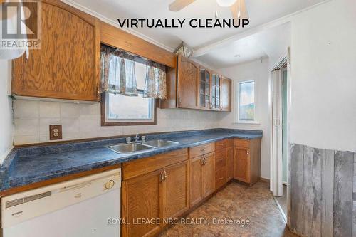 32 Ambrose Street, St. Catharines (Ridley), ON - Indoor Photo Showing Kitchen With Double Sink