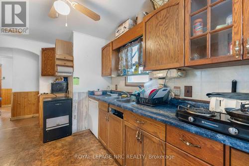 32 Ambrose Street, St. Catharines (Ridley), ON - Indoor Photo Showing Kitchen With Double Sink
