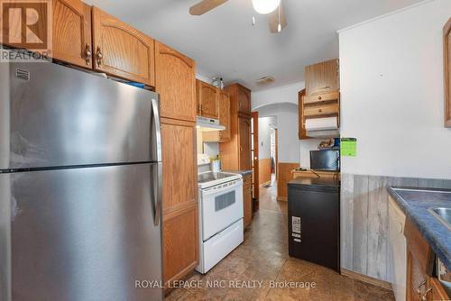 32 Ambrose Street, St. Catharines (Ridley), ON - Indoor Photo Showing Kitchen