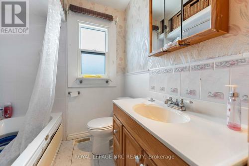 32 Ambrose Street, St. Catharines (Ridley), ON - Indoor Photo Showing Bathroom