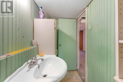 32 Ambrose Street, St. Catharines (Ridley), ON - Indoor Photo Showing Bathroom
