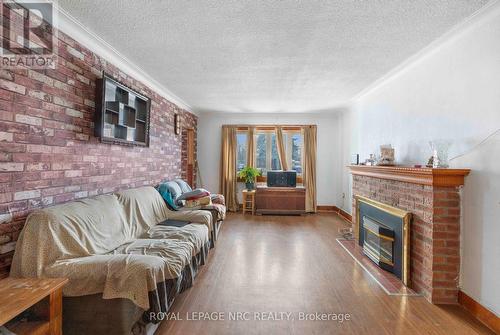 32 Ambrose Street, St. Catharines (Ridley), ON - Indoor Photo Showing Living Room With Fireplace