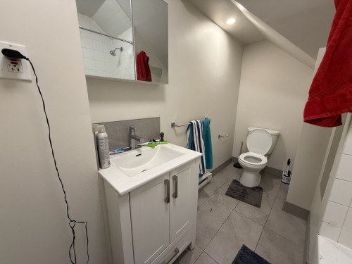 Bathroom - 412 Av. Dunn, Laval (Chomedey), QC - Indoor Photo Showing Bathroom