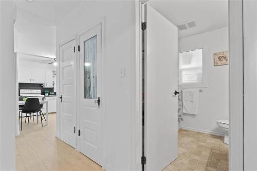 225 Melbourne Ave, Winnipeg, MB 