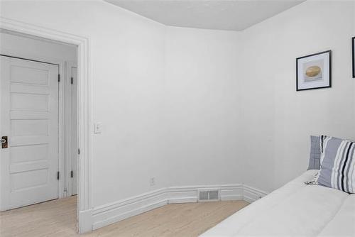 225 Melbourne Ave, Winnipeg, MB 