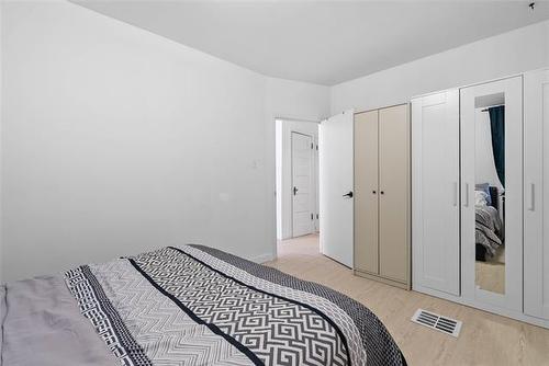 225 Melbourne Ave, Winnipeg, MB 