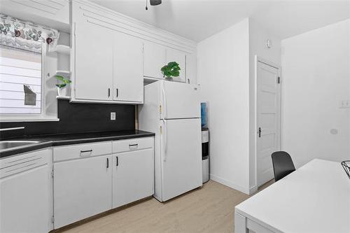 225 Melbourne Ave, Winnipeg, MB 