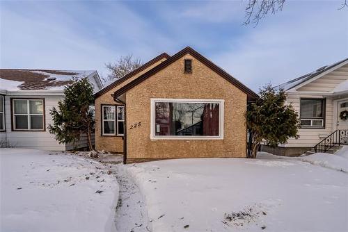 225 Melbourne Ave, Winnipeg, MB 