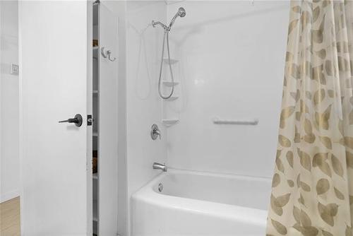 225 Melbourne Ave, Winnipeg, MB 