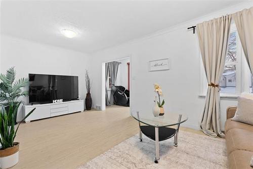 225 Melbourne Ave, Winnipeg, MB 