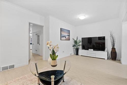 225 Melbourne Ave, Winnipeg, MB 