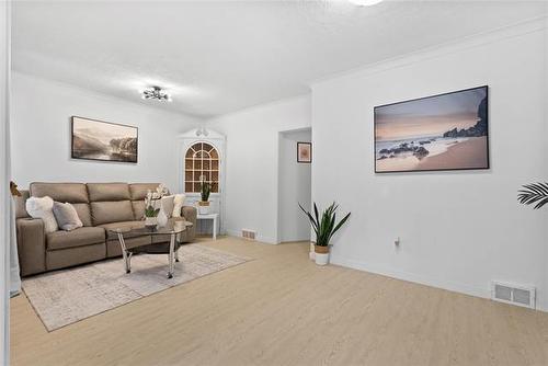 225 Melbourne Ave, Winnipeg, MB 