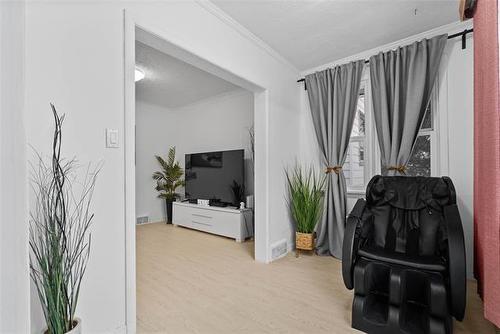 225 Melbourne Ave, Winnipeg, MB 