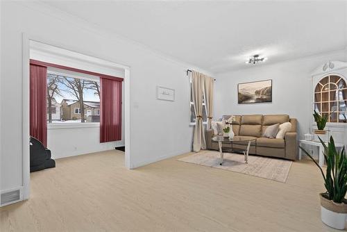 225 Melbourne Ave, Winnipeg, MB 