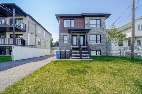 Front of Structure - 556 Rue Brossard, La Prairie, QC - Outdoor With Balcony With Facade
