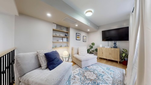 226-25 Turntable Crescent, Toronto, ON - Indoor