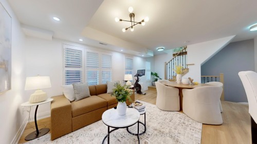 226-25 Turntable Crescent, Toronto, ON - Indoor Photo Showing Living Room