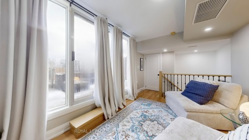 226-25 Turntable Crescent, Toronto, ON - Indoor