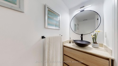 226-25 Turntable Crescent, Toronto, ON - Indoor Photo Showing Other Room