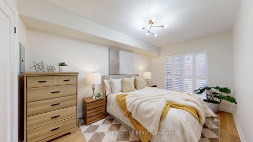 226-25 Turntable Crescent, Toronto, ON - Indoor Photo Showing Bedroom