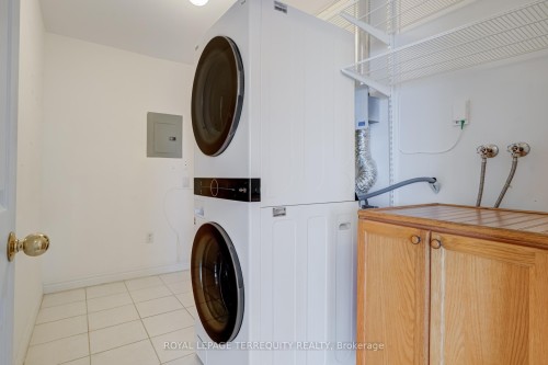 212-2085 Amherst Heights Drive, Burlington, ON - Indoor Photo Showing Laundry Room