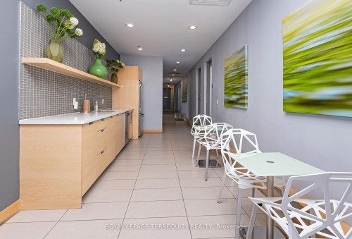 201-630 Queen Street E, Toronto, ON - Indoor