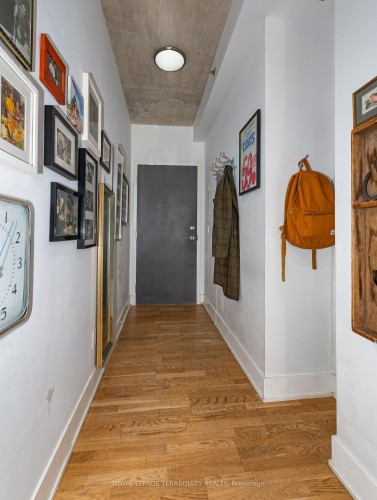 201-630 Queen Street E, Toronto, ON - Indoor Photo Showing Other Room