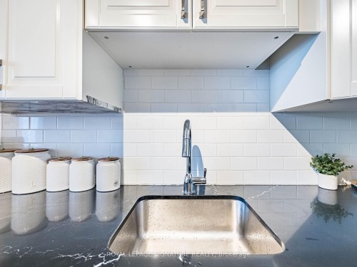 308-20 William Roe Boulevard, Newmarket, ON - Indoor Photo Showing Kitchen