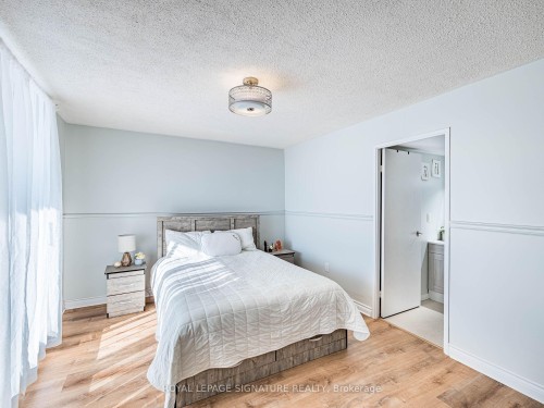 308-20 William Roe Boulevard, Newmarket, ON - Indoor Photo Showing Bedroom