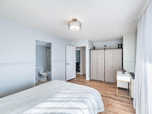 308-20 William Roe Boulevard, Newmarket, ON - Indoor Photo Showing Bedroom