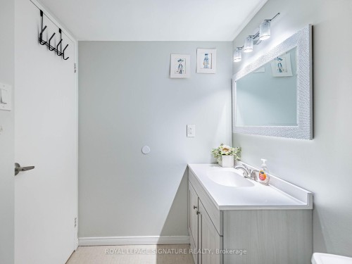 308-20 William Roe Boulevard, Newmarket, ON - Indoor Photo Showing Bathroom