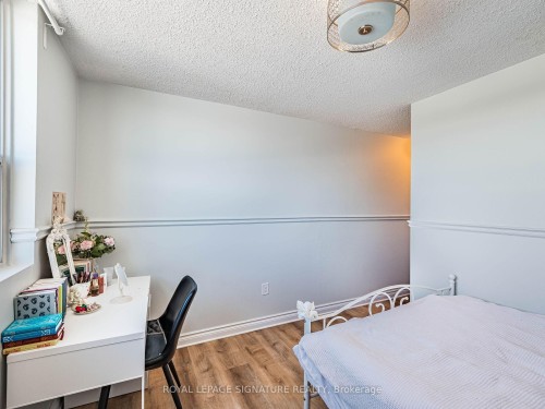 308-20 William Roe Boulevard, Newmarket, ON - Indoor Photo Showing Bedroom