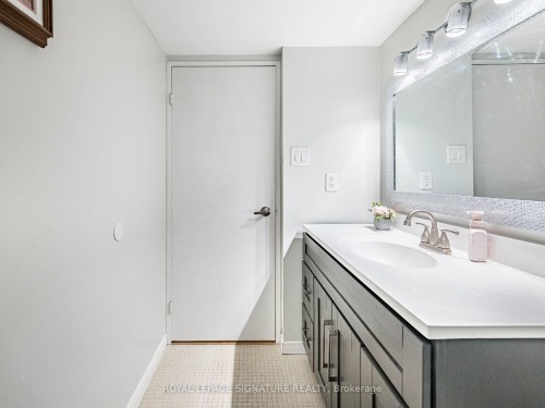 308-20 William Roe Boulevard, Newmarket, ON - Indoor Photo Showing Bathroom