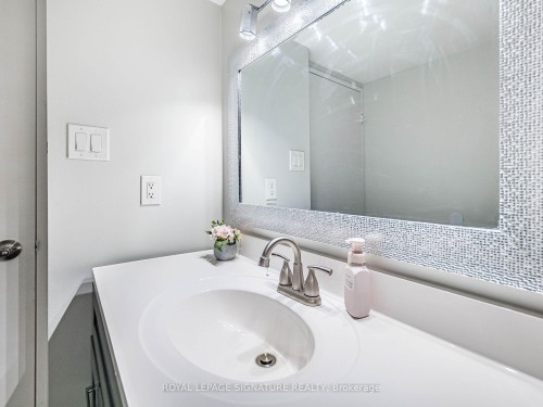308-20 William Roe Boulevard, Newmarket, ON - Indoor Photo Showing Bathroom