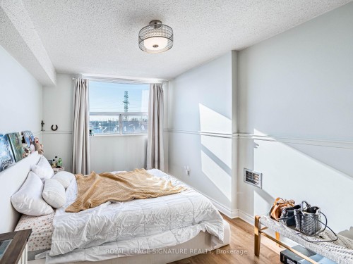 308-20 William Roe Boulevard, Newmarket, ON - Indoor Photo Showing Bedroom