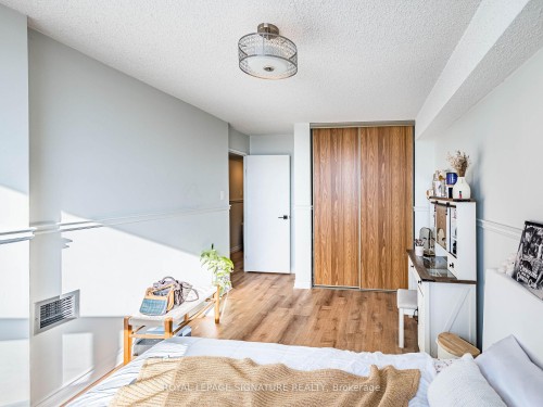 308-20 William Roe Boulevard, Newmarket, ON - Indoor