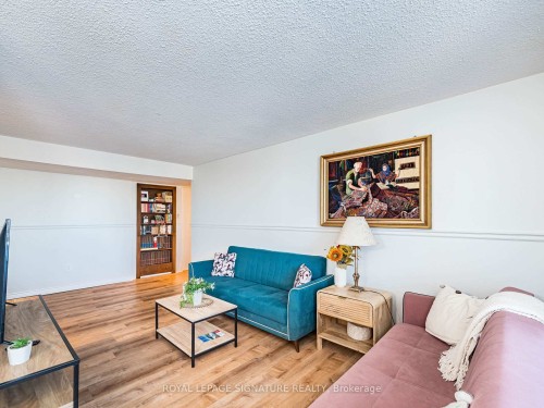 308-20 William Roe Boulevard, Newmarket, ON - Indoor Photo Showing Living Room