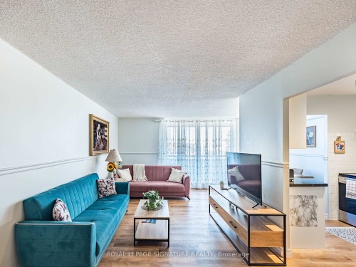 308-20 William Roe Boulevard, Newmarket, ON - Indoor Photo Showing Living Room
