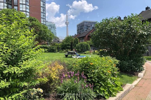 903-725 King Street W, Toronto, ON - Outdoor