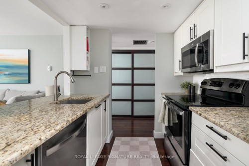 903-725 King Street W, Toronto, ON - Indoor Photo Showing Kitchen With Upgraded Kitchen