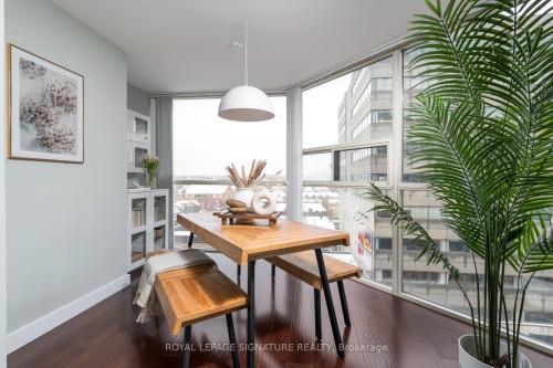 903-725 King Street W, Toronto, ON - Indoor