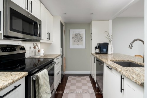 903-725 King Street W, Toronto, ON - Indoor Photo Showing Kitchen With Upgraded Kitchen