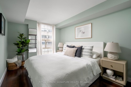 903-725 King Street W, Toronto, ON - Indoor Photo Showing Bedroom