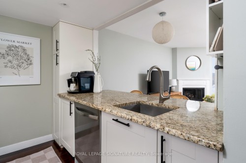 903-725 King Street W, Toronto, ON - Indoor Photo Showing Kitchen With Upgraded Kitchen