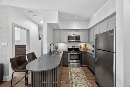 105-5 Greenwich Street, Barrie, ON - Indoor Photo Showing Kitchen With Double Sink With Upgraded Kitchen